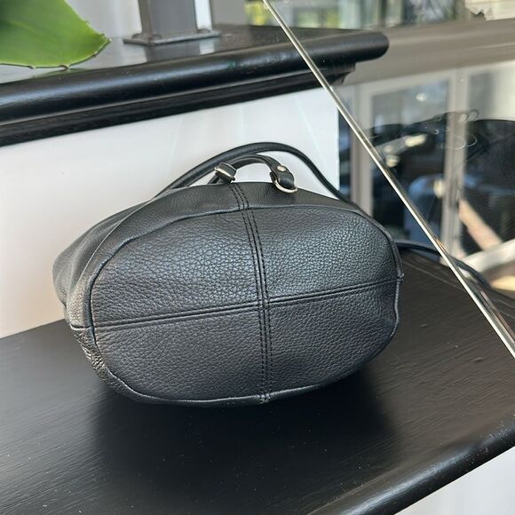 Tignanello genuine leather bucket bag should purse crossbody drawstring clean - Picture 7 of 9